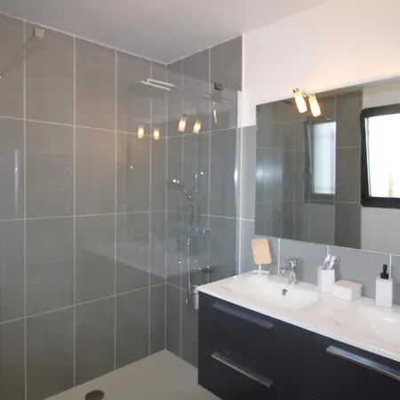 Dolce Pour 8 Personnes Avec Piscine Privee A Villa La Londe-les-Maures