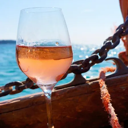 Dolce Pour 8 Personnes Avec Piscine Privee A Villa *