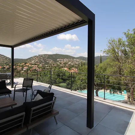 Dolce Pour 8 Personnes Avec Piscine Privee A *